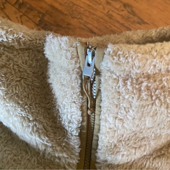 The north face Wmns tan sherpa style zip up vest high neck pockets Sz large - Picture 4 of 12